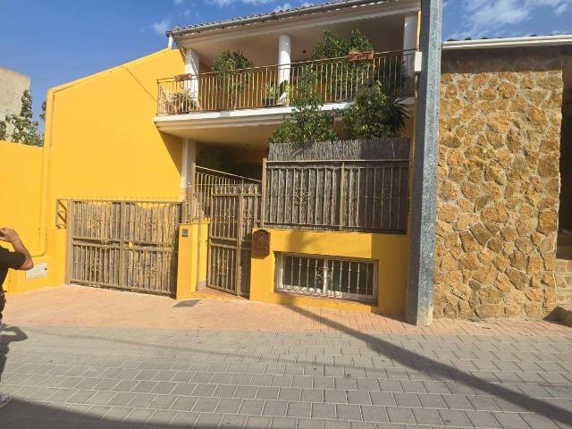 Casa adosada en Venta en Archena