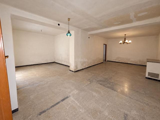 Casa adosada en venta en Archena. Casa en venta con patio y amplia terraza, para acondicionar a tu gusto. Casas adosadas.