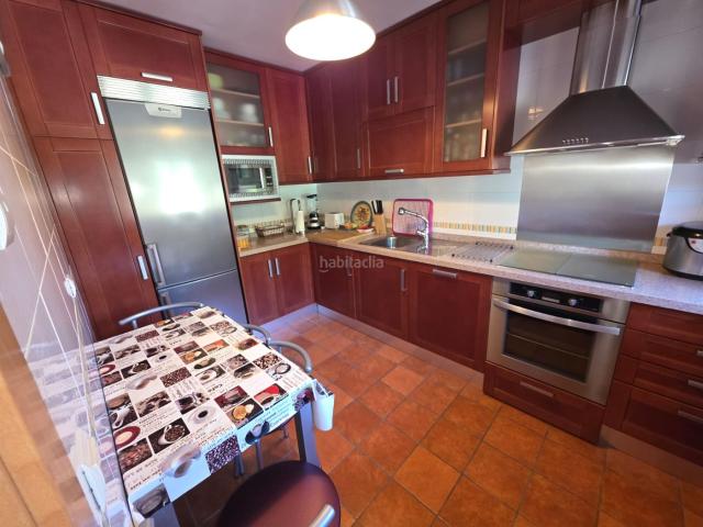 Casa adosada en venta en Arenas de San Pedro. CHALET ADOSADO SEMINUEVO EN ARENAS DE SAN PEDRO. Casas adosadas Arenas de San.