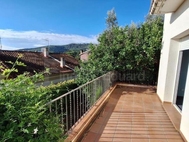 Casa adosada en venta en Argentona, Nucli Urbà. Casa con jardín, vistas y amplitud en Can Barrau, Argentona. Casas adosadas.