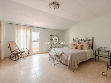 Casa adosada en venta en Argentona, Nucli Urbà. Casa familiar de 4 habitaciones y con amplia terraza en Argentona. Casas adosadas.