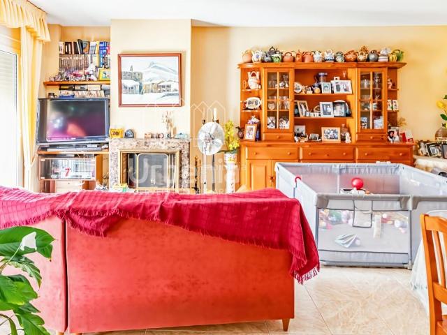 Casa adosada en venta en Argentona, Nucli Urbà. Vive en el Corazón de Argentona! Casa Adosada con Patio, Garaje y Espacios Luminosos. Casas adosadas.
