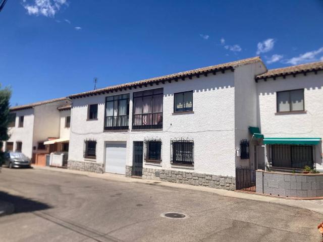 Casa adosada en Venta en Argés
