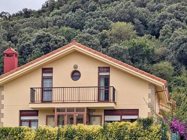 Casa adosada en venta en Argoños. Casa independiente en venta en Argoños con jardín. Casas adosadas.