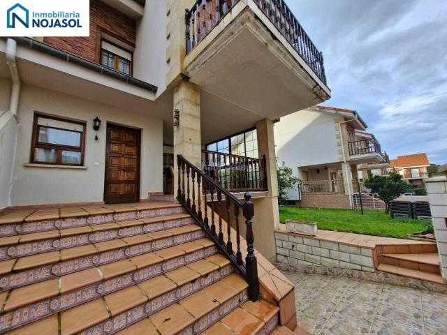 Casa adosada en venta en Argoños. REF 000077 PRECIOSO CHALET ADOSADO PARA ENTRAR A VIVIR DE 4 HABITACIONES, EN URBANIZACIÓN CON PISCINA. Casas adosadas.