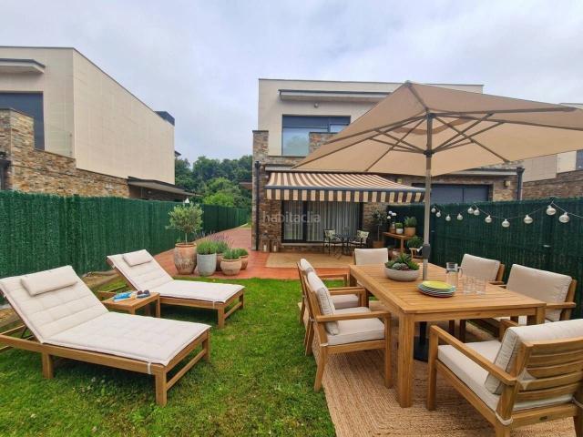 Casa adosada en venta en Argoños. REF 000038 EN EXCLUSIVA, EN ARGOÑOS, MARAVILLOSO CHALET PAREADO EN BONITA URBANIZACIÓN CON PISCINA. Casas adosadas.