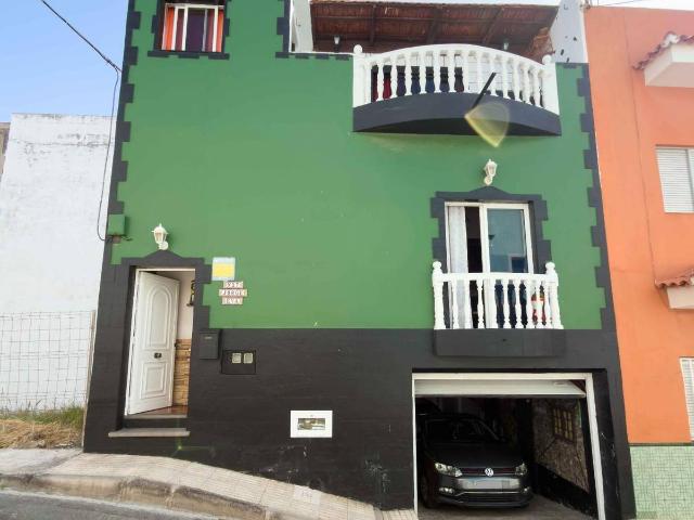 Casa adosada en Venta en Arico