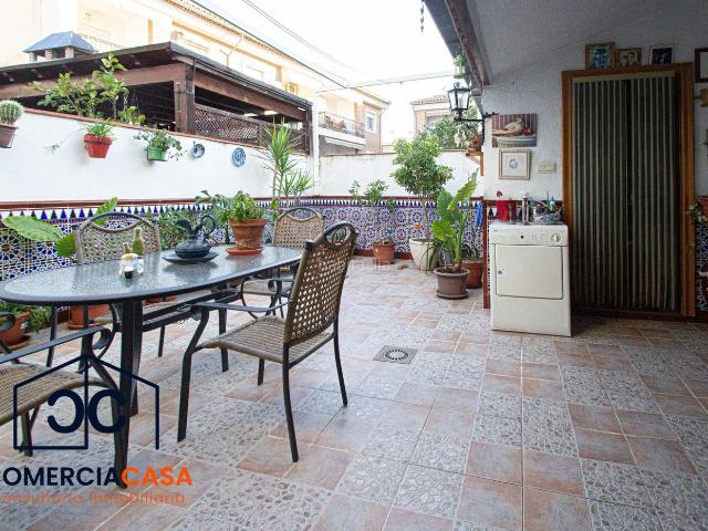 Casa adosada en venta en Armilla, San Antón. Casa en venta en el centro de ArmillaSe vende magnífica vivienda situada en pleno centro de Armilla, en una ubicación cómoda y bie. Casas adosadas.