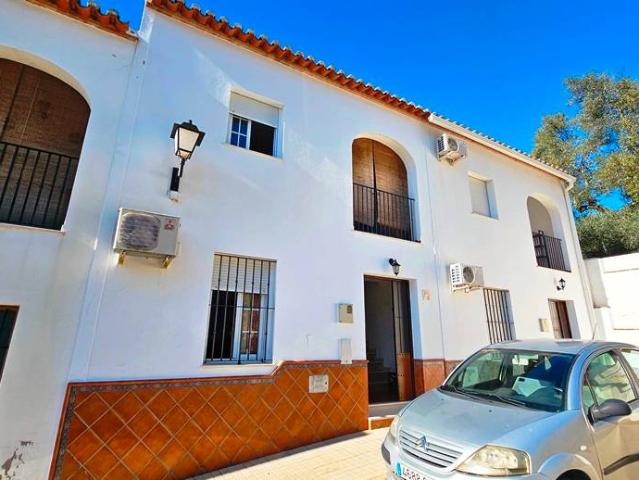 Casa adosada en Venta en Aroche