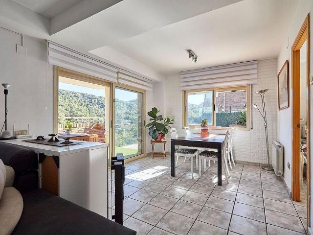 Casa adosada en venta en avenida Torrelletes, Torrelles de Llobregat, de 258 m² 4 habitaciones por 545.000