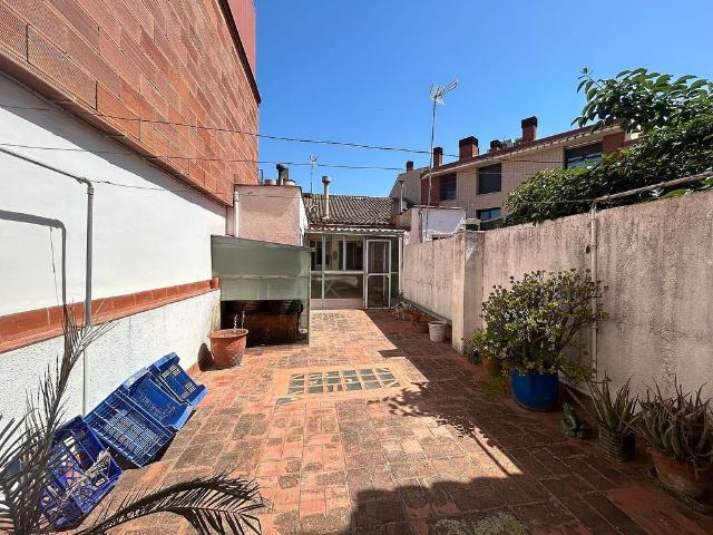 Casa adosada en venta en avenida Antoni Gaudí, Sant Quirze del Vallès, de 200 m² 4 habitaciones por 400.000