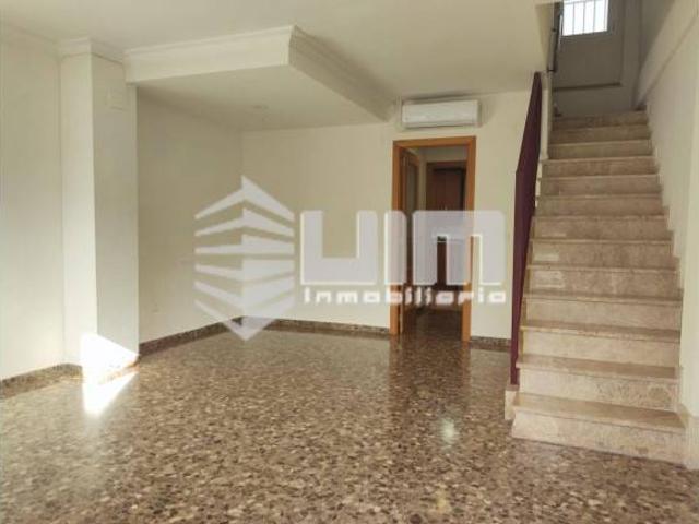 Casa adosada en Venta en Avenida de Abril 9 de Octubre