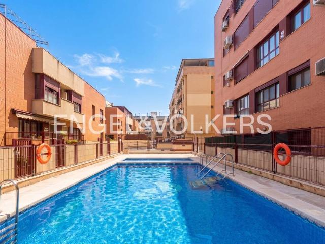 Casa adosada en Venta en Avenida de Abril 9 de Octubre