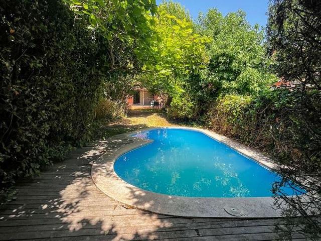 Casa adosada en venta en avenida De Canaletes, Cerdanyola del Vallès, de 270 m² 5 habitaciones por 790.000