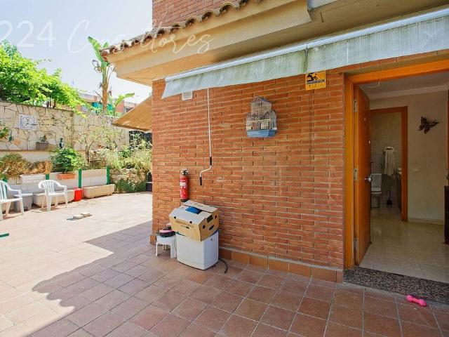 Casa adosada en venta en avenida De Casanovas, Parets del Vallès, de 150 m² 3 habitaciones por 420.000