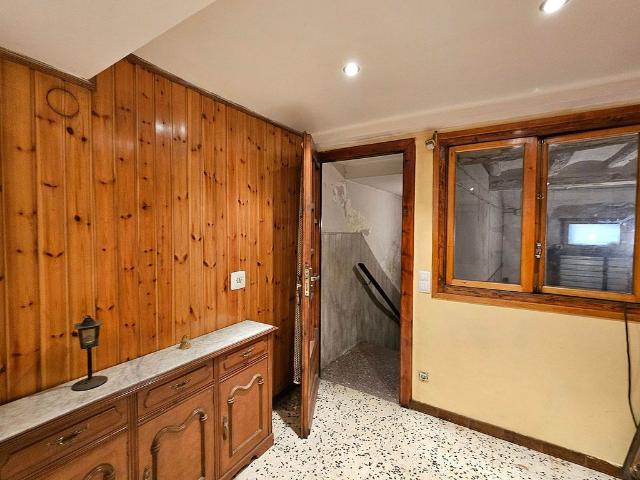 Casa adosada en venta en avenida De Catalunya, Falset, de 210 m² 6 habitaciones por 85.000