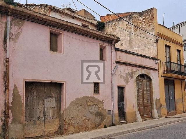 Casa adosada en venta en avenida De Catalunya, Vallmoll, de 550 m² por 130.000