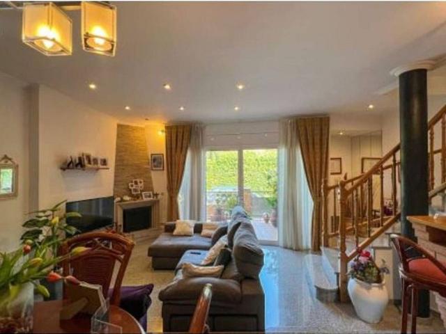 Casa adosada en venta en avenida De la Bisbal, Calonge, de 147 m² 6 habitaciones por 419.900