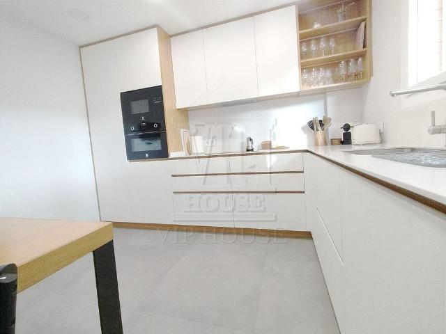 Casa adosada en venta en avenida De Martí Pujol, Badalona, de 131 m² 4 habitaciones por 610.000