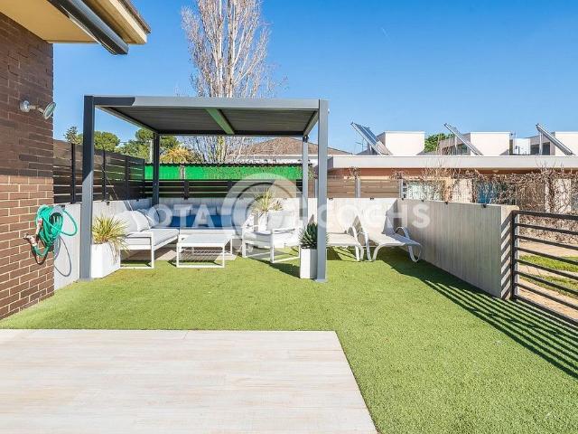 Casa adosada en venta en avenida De Sant Jordi, Montbrió del Camp, de 251 m² 4 habitaciones por 399.000