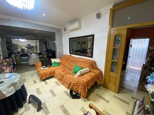 Casa adosada en venta en avenida De Salou, Reus, de 150 m² 4 habitaciones por 245.000