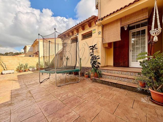 Casa adosada en venta en avenida Del Parlament, Pallaresos, Els, de 147 m² 3 habitaciones por 380.000