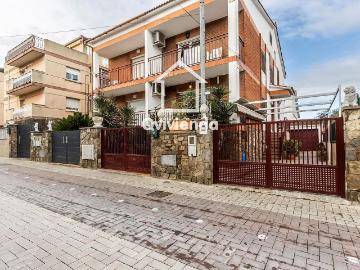 Casa adosada en venta en avenida D'espanya, Parets del Vallès, de 180 m² 5 habitaciones por 460.000