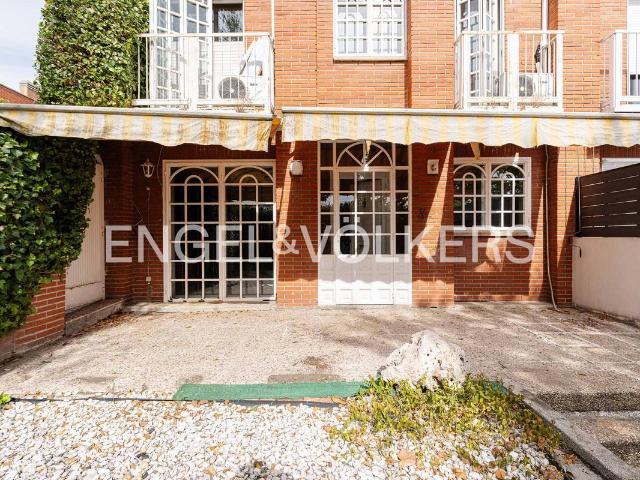 Casa adosada en Venta en Avenida Europa