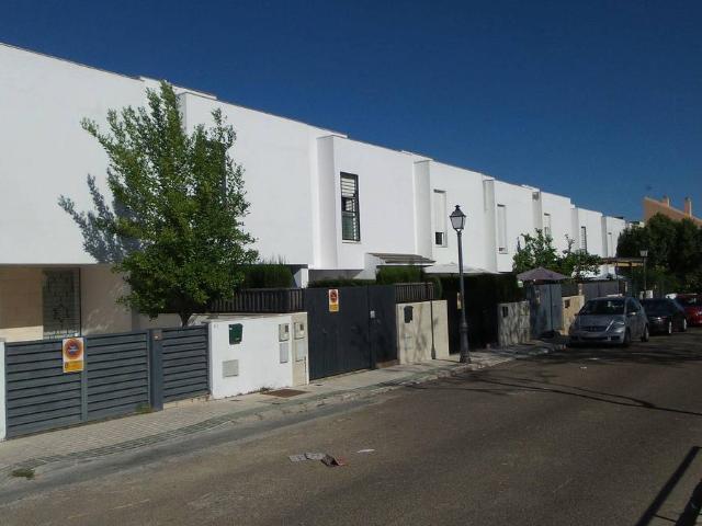 Casa adosada en Venta en Avenida Juan Diego