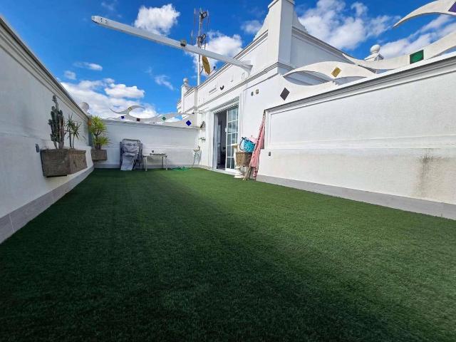Casa adosada en Venta en Avenida Juan Diego