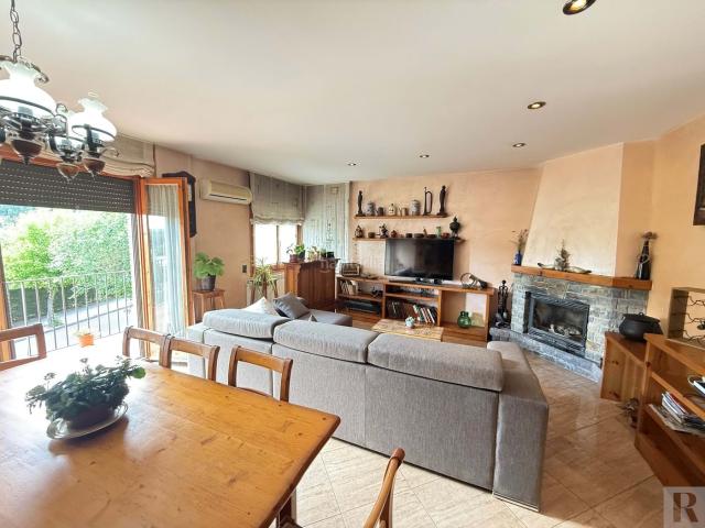 Casa adosada en venta en Avià. Casas adosadas.