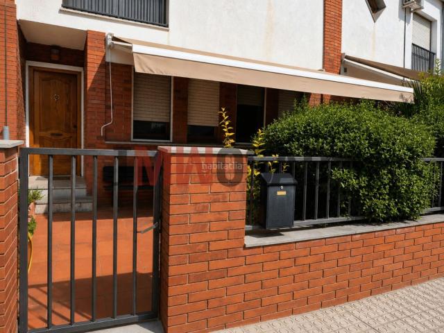 Casa adosada en venta en Avinyó. CASA RESERVADA Casa unifamiliar con 4 habitaciones, amplio garaje y terraza en Avinyó. Casas adosadas.