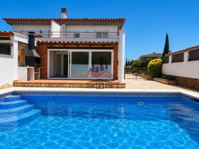 Casa adosada en Venta en Avinyonet de Puigventós