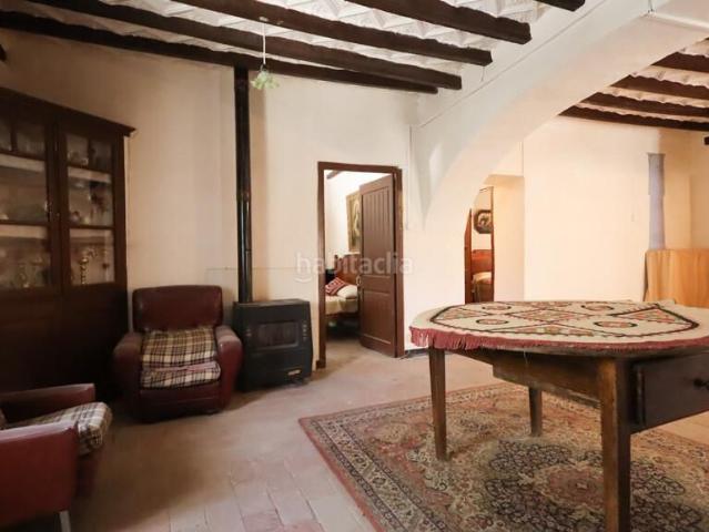 Casa adosada en venta en Boadella i les Escaules. Vive el encanto auténtico de Les Escaules. Casas adosadas Boadella i les.