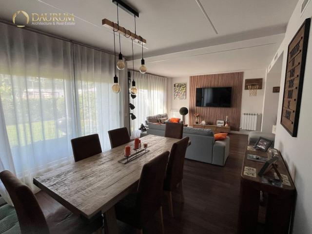 Casa adosada en venta en Boadilla del Monte, Cortijo sur. INMEJORABLE CHALET ADOSADO DE 5 HABITACIONES EN BOADILLA DEL MONTE. Casas adosadas Boadilla del.
