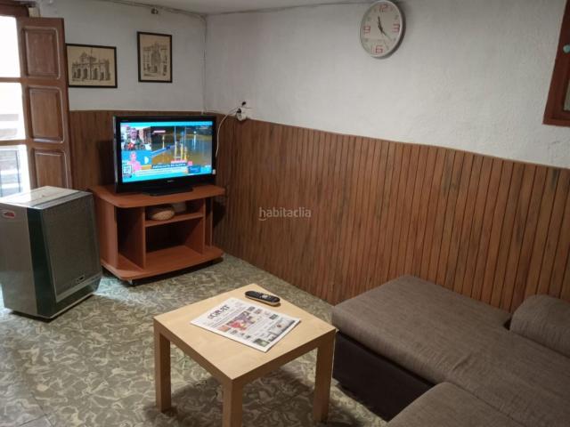 Casa adosada en venta en Bocairent. Ocasión de invertir en Bocairent. Amueblada para entrar a vivir. Opcional inquilina con 9 meses pagados por adelantado. Casas adosadas.