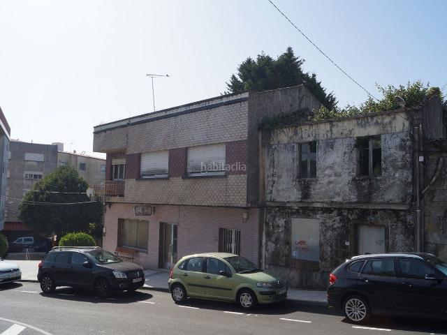 Casa adosada en venta en Boiro. ASA SITUADA EN EL CENTRO DE BOIRO PARA REFORMAR. Casas adosadas.