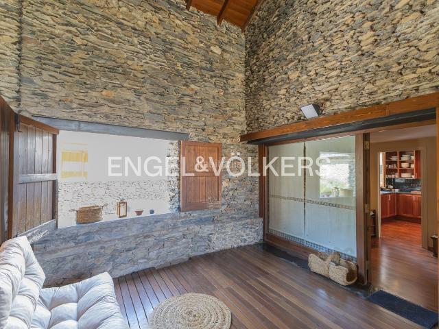 Casa adosada en venta en Bolvir Pirineos. Casa en antigua Era Ceretana rehabilitada. Casas adosadas.