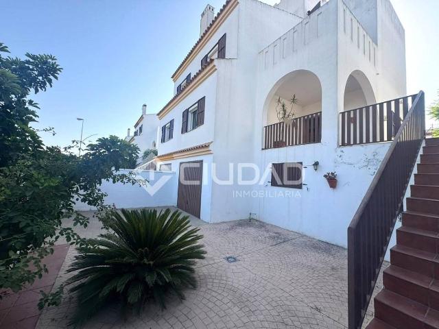 Casa adosada en Venta en Bonanza Avda de Huelva Barrio Andalucia