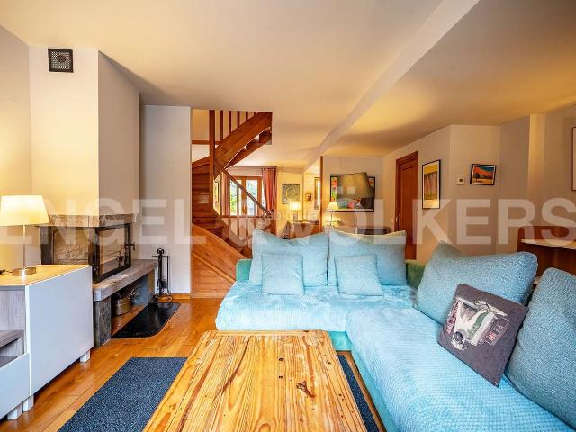 Casa adosada en venta en Bossòst Pirineos. Elegante Vivienda en Bossòst. Casas adosadas.