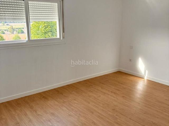 Casa adosada en venta en Badajoz, Carretera de Sevilla Los Montitos. Adosado en venta en La Pilara, 3 dormitorios. Casas adosadas.