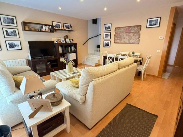 Casa adosada en venta en Badajoz, Carretera de Sevilla Los Montitos. ADOSADO EN VENTA EN LA PILARA. Casas adosadas.