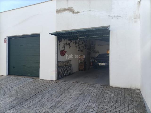 Casa adosada en venta en Badajoz, Carretera de Sevilla Los Montitos. Fantástica casa adosada con amplia parcela. Casas adosadas.