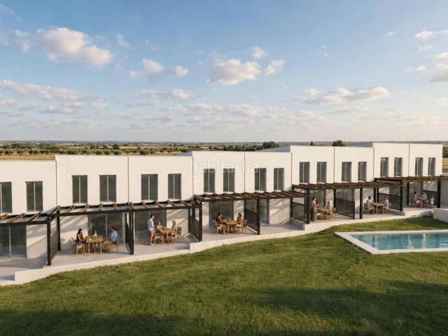 Casa adosada en venta en Badajoz, Carretera de Sevilla Los Montitos. PROXIMA CONSTRUCCIÓN 2027 Promoción Logos II 10 ADOSADOS EN CTRA. CORTE DE PELEAS CON PISCINA COMUNITARIA. Casas adosadas.