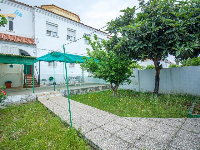 Casa adosada en venta en Badajoz, Ciudad Jardín. CHALET AUTOPISTA BADAJOZ. Casas adosadas.