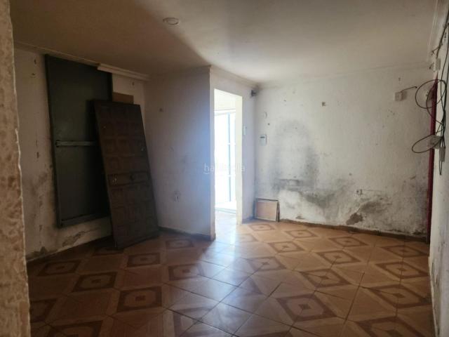 Casa adosada en venta en Badajoz, La Estación. Casa de 3 dormitorios con patio en Badajoz. Casas adosadas.