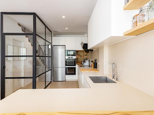 Casa adosada en venta en Badalona, Centre. Casa en el centro junto rambla y playa. Casas adosadas.