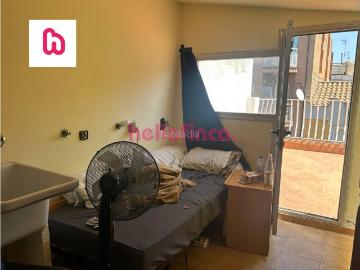 Casa adosada en venta en Badalona, Artigues. Casa adosada a reformar con dos terrazas y parking en el barrio de Bufalà badalona. Casas adosadas.