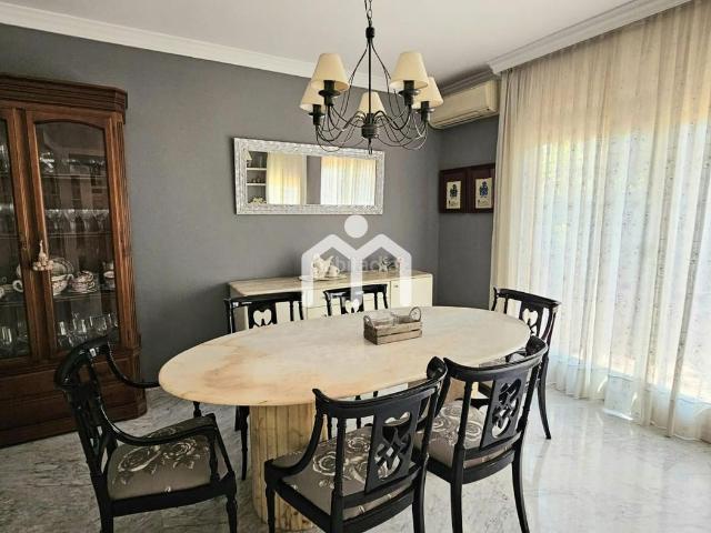 Casa adosada en venta en Badalona, Bonavista. CASA ASOSADA EN BADALONA. Casas adosadas.