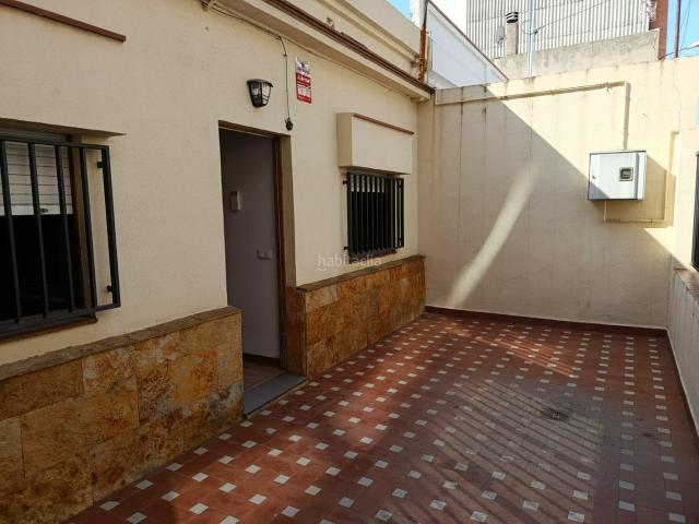 Casa adosada en venta en Badalona, Bonavista. FINCAS VÁZQUEZ les presenta esta espectacular casa unifamiliar en la zona de Buenavista Badalona. Casas adosadas.